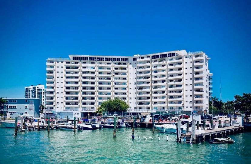 Modern Waterfront Apartment With Miami Skyline View, Free Parking 5 Mins Drive To Маями Бийч Екстериор снимка